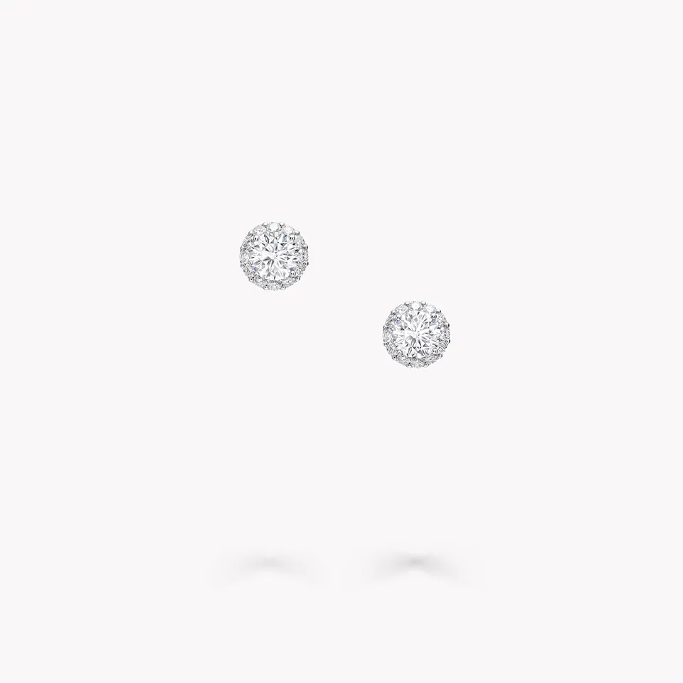 Shows Stud earrings